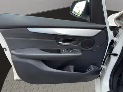 BMW 218 Gran Tourer xDrive M Sport — Monospace polyvalent, 8 pneus, entretien à jour — Miniature 12