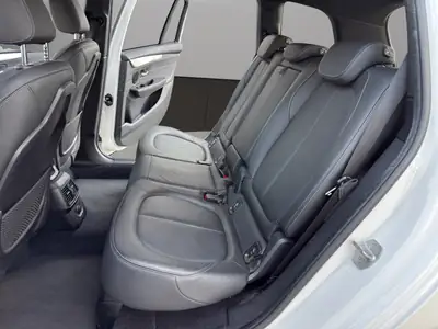 BMW 218 Gran Tourer xDrive M Sport — Monospace polyvalent, 8 pneus, entretien à jour — Miniature 13