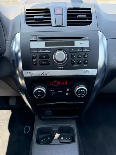 Suzuki SX4 1.6 GL Top — 4WD robuste, entretien à jour, 89 500 km — Miniature 12