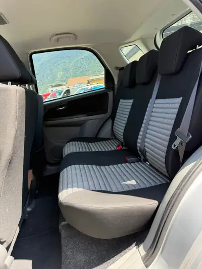 Suzuki SX4 1.6 GL Top — 4WD robuste, entretien à jour, 89 500 km — Miniature 14