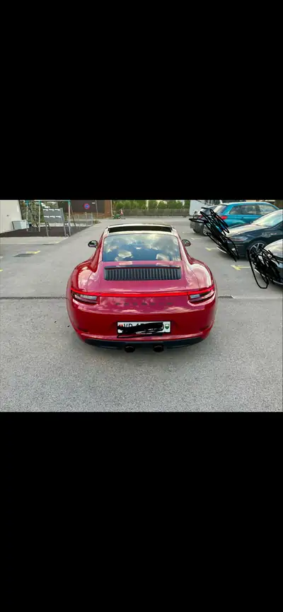 Porsche 911 Carrera 4 GTS — Coupé sportif allemand, 450 ch et seulement 35 500 km — intérieur