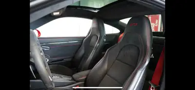 Porsche 911 Carrera 4 GTS — Coupé sportif allemand, 450 ch et seulement 35 500 km — Miniature 10