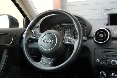 Audi A1 1.4 TFSI — Citadine dynamique, entretien réduit et équipements premium — Miniature 12
