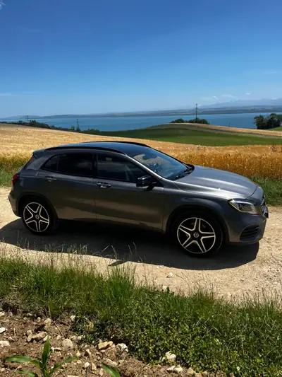Mercedes-Benz GLA 220 AMG Line 4Matic — SUV compacte premium, 30000 km seulement — fianco