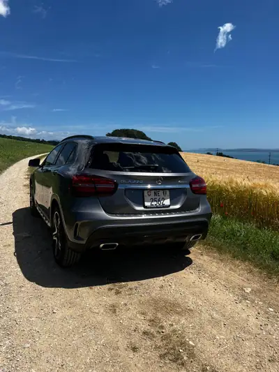 Mercedes-Benz GLA 220 AMG Line 4Matic — SUV compacte premium, 30000 km seulement — vista posteriore