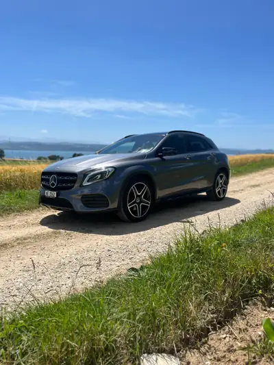 Mercedes-Benz GLA 220 AMG Line 4Matic — SUV compacte premium, 30000 km seulement — dettaglio