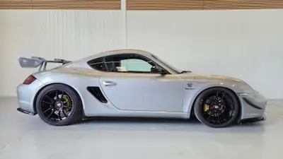 Porsche Cayman S GT4 RS — 370 ch, transformation radicale, frais d'homologation à jour — vista posteriore