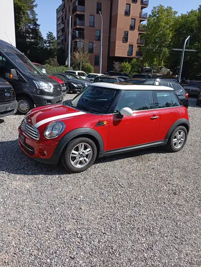 MINI Cooper Steptronic — Citadine agile et économe, 153 000 km — Innenraum