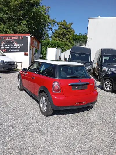MINI Cooper Steptronic — Citadine agile et économe, 153 000 km — Armaturenbrett
