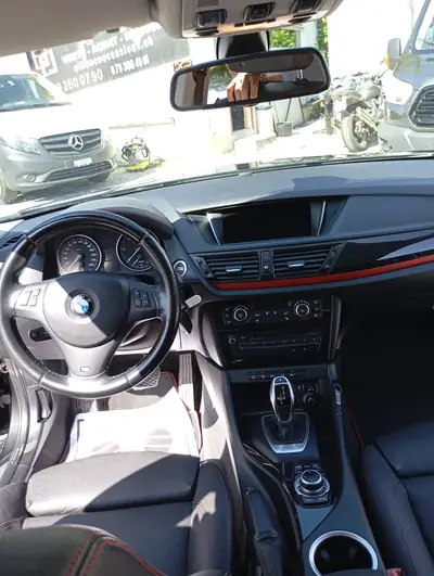 BMW X1 xDrive 20D — SUV compact diesel robuste, 173'000 km, intérieur prestige — Miniatura 13