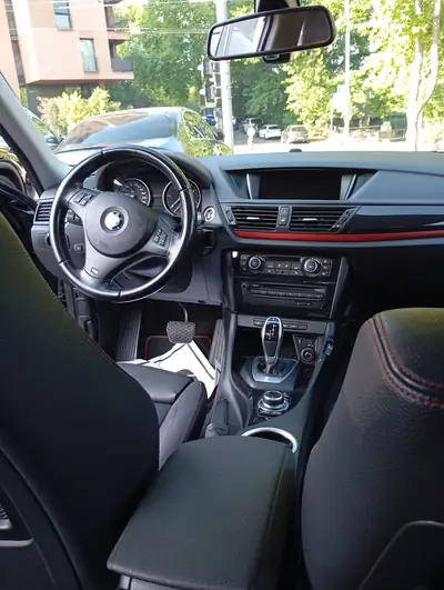BMW X1 xDrive 20D — SUV compact diesel robuste, 173'000 km, intérieur prestige — Miniatura 18