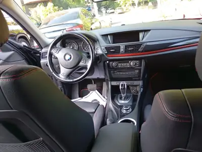 BMW X1 xDrive 20D — SUV compact diesel robuste, 173'000 km, intérieur prestige — Miniatura 17
