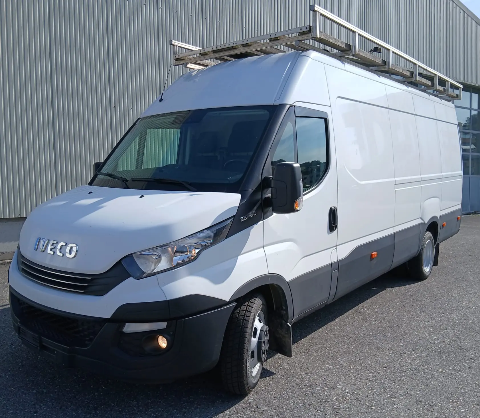 IVECO Daily 3.0 HPI 180 — Utilitaire polyvalent diesel, 152'000 km, transmission automatique — Außenansicht
