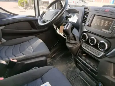 IVECO Daily 3.0 HPI 180 — Utilitaire polyvalent diesel, 152'000 km, transmission automatique — Heckansicht