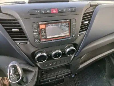 IVECO Daily 3.0 HPI 180 — Utilitaire polyvalent diesel, 152'000 km, transmission automatique — Armaturenbrett