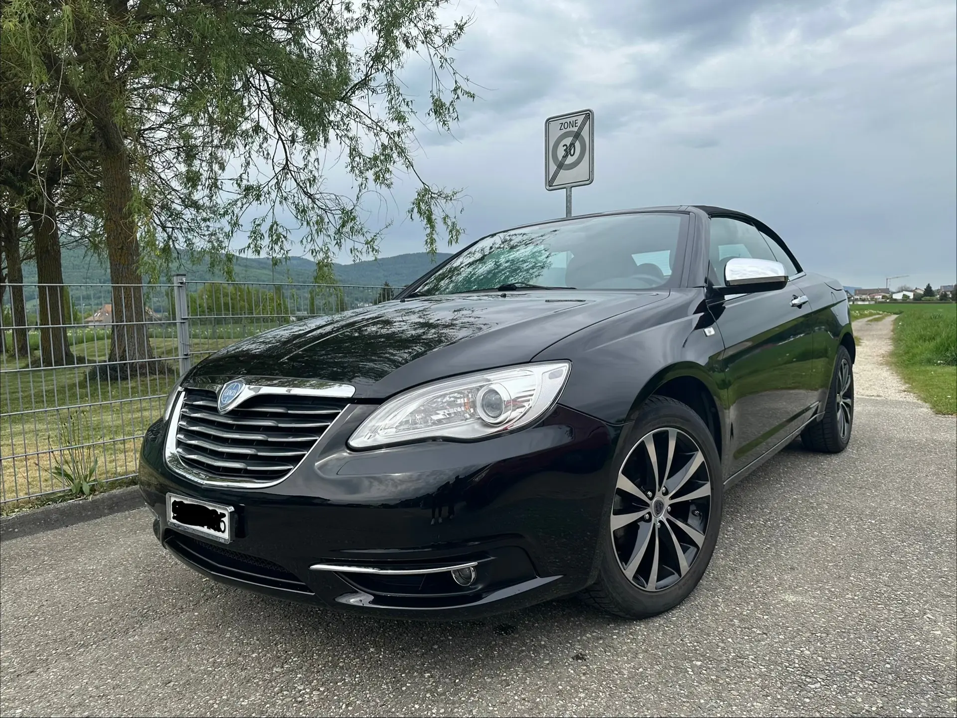 Lancia Flavia 2.4 16V — Cabriolet élégant, moteur essence performant, 98'000 km — Außenansicht