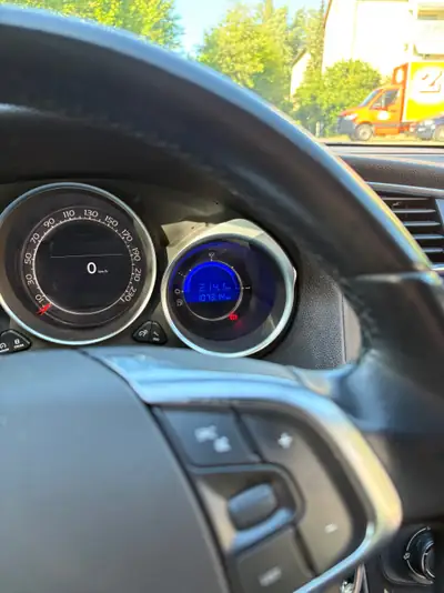 DS 4 1.6 VTi Chic 2012 — Élégance française, moteur économe et fiable — Detail