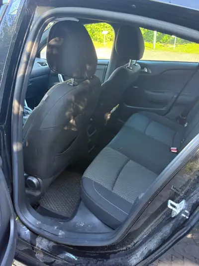 DS 4 1.6 VTi Chic 2012 — Élégance française, moteur économe et fiable — Innenraum