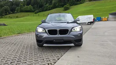BMW X1 18d xDrive — SUV compact diesel performant, 129'000 km, sans accident — vista posteriore