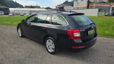 Skoda Octavia 1.8 TSI Elegance 4x4 — Break dynamique, transmission DSG, état impeccable — dashboard