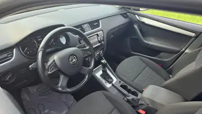 Skoda Octavia 1.8 TSI Elegance 4x4 — Break dynamique, transmission DSG, état impeccable — Thumbnail 8