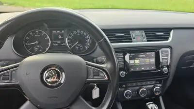 Skoda Octavia 1.8 TSI Elegance 4x4 — Break dynamique, transmission DSG, état impeccable — Thumbnail 13