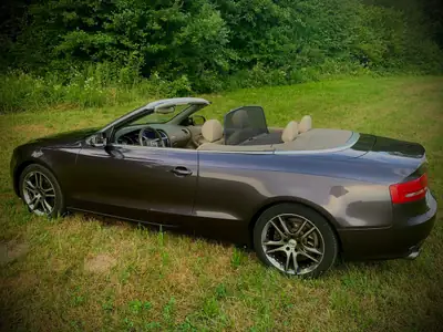 Audi A5 Cabrio 2010 — Cabriolet sportif élégant, moteur 2.0 TFSI 211 ch — Miniatur 9
