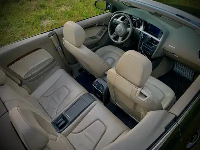 Audi A5 Cabrio 2010 — Cabriolet sportif élégant, moteur 2.0 TFSI 211 ch — Miniatur 7