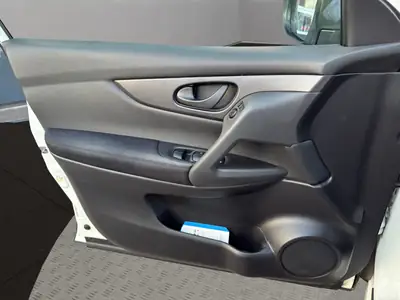 Nissan Qashqai 1.2 DIG-T Acenta — SUV compact fiable, sans accident, prêt à l'emploi — Miniature 12