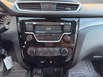 Nissan Qashqai 1.2 DIG-T Acenta — SUV compact fiable, sans accident, prêt à l'emploi — Miniature 15