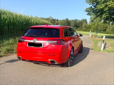 Opel Insignia 2.8 V6 T 4x4 OPC — Break sportif tous terrains, 325 ch — côté