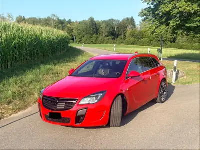 Opel Insignia 2.8 V6 T 4x4 OPC — Break sportif tous terrains, 325 ch — vue extérieure