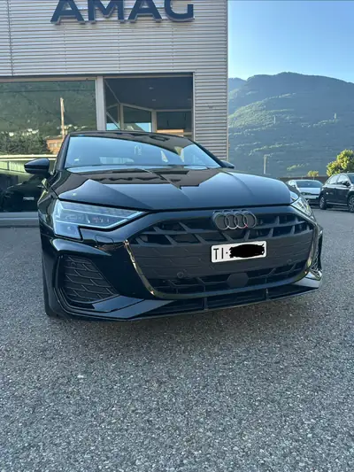 Audi A3 Sportback S line 2025 — Compacte dynamique, 18 000 km seulement — exterior view