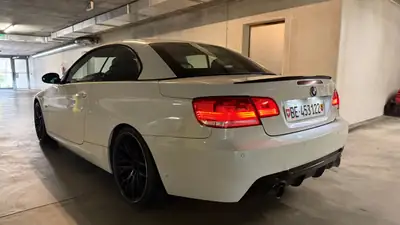 BMW 335i Cabriolet M-Paket — Décapotable sportive 306 ch, automatique, blanc élégant — interni