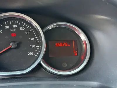 Dacia Sandero TCe 90 Stepway Automatic — Citadine robuste, équipée et économique — Miniature 11