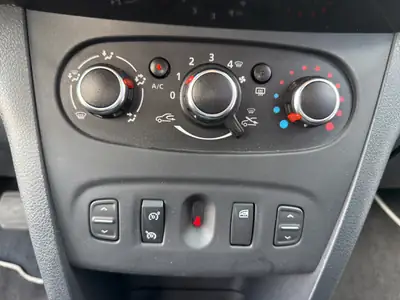 Dacia Sandero TCe 90 Stepway Automatic — Citadine robuste, équipée et économique — Miniature 16