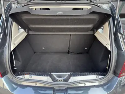Dacia Sandero TCe 90 Stepway Automatic — Citadine robuste, équipée et économique — Miniature 19
