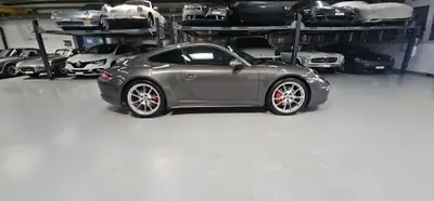 Porsche 911 Carrera 4S PDK 2012 — Coupé sportif allemand, 400 ch et transmission intégrale — intérieur