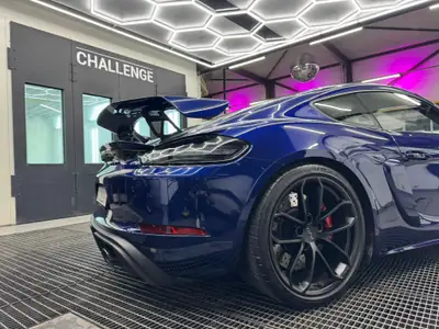 Porsche 718 GT4 PDK — Coupé sportif 420 ch, très faible kilométrage — intérieur