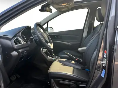 Suzuki S-Cross 1.5B Compact+ Hybrid 4x4 — SUV compact hybride, 46'000 km seulement — intérieur