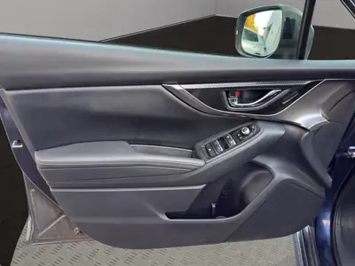 Subaru Impreza 2.0 Luxury AWD — Berline polyvalente tout-terrain, entretien complet — Miniature 12