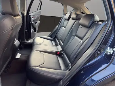 Subaru Impreza 2.0 Luxury AWD — Berline polyvalente tout-terrain, entretien complet — Miniature 13