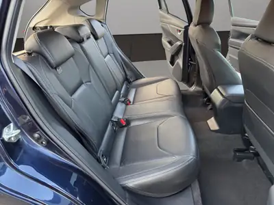 Subaru Impreza 2.0 Luxury AWD — Berline polyvalente tout-terrain, entretien complet — Miniature 18
