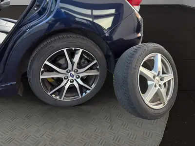 Subaru Impreza 2.0 Luxury AWD — Berline polyvalente tout-terrain, entretien complet — Miniature 21