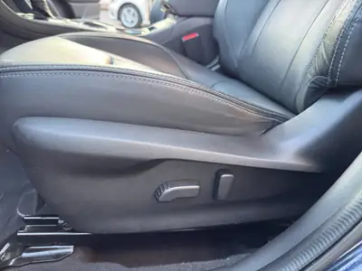 Subaru Impreza 2.0 Luxury AWD — Berline polyvalente tout-terrain, entretien complet — Miniature 23