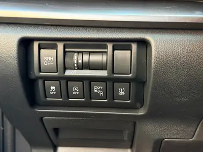Subaru Impreza 2.0 Luxury AWD — Berline polyvalente tout-terrain, entretien complet — Miniature 25