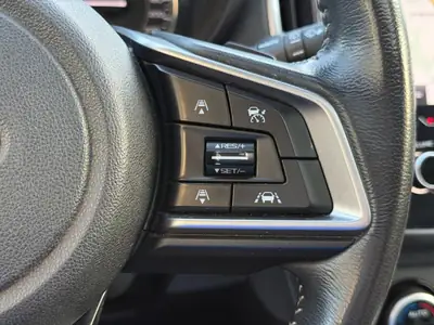 Subaru Impreza 2.0 Luxury AWD — Berline polyvalente tout-terrain, entretien complet — Miniature 27