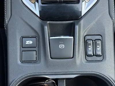 Subaru Impreza 2.0 Luxury AWD — Berline polyvalente tout-terrain, entretien complet — Miniature 28