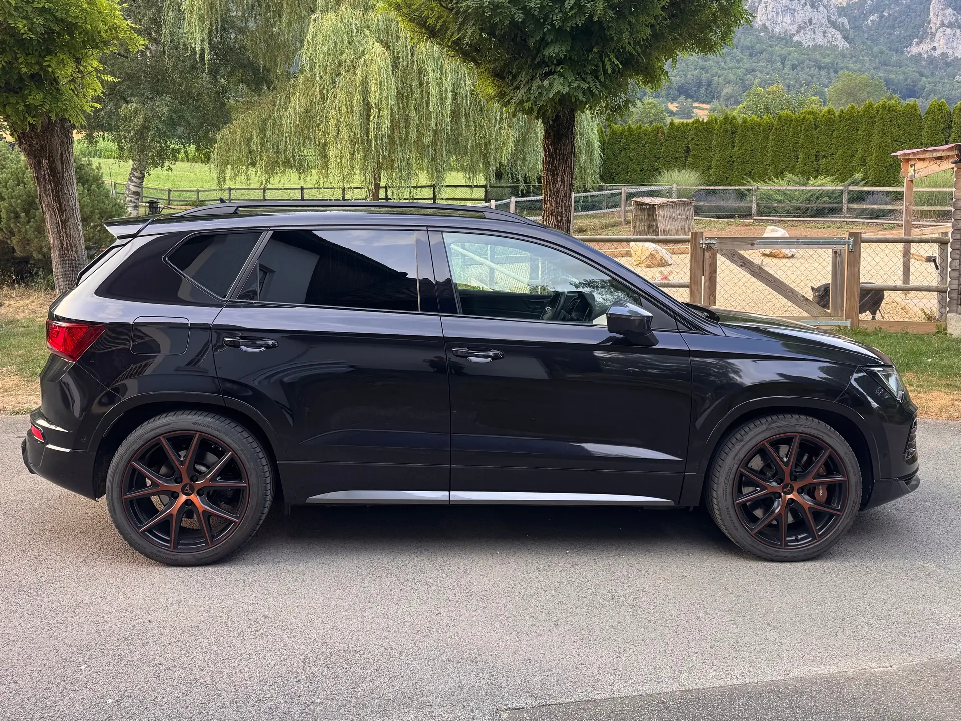 CUPRA Ateca 2.0 TSI 4Drive — SUV sportif 300 ch, équipement premium et suspensions affûtées — vista esterna