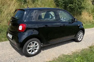 Smart ForFour 1.0 71 Passion — Citadine agile en excellent état, entretien à jour — Seitenansicht